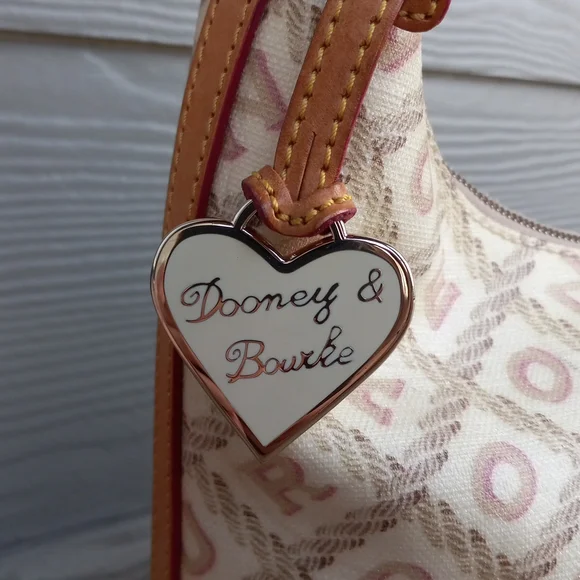 ❌️🚫 SOLD! Dooney & Bourke Vintage Coated Cotton Crossword Bucket Bag & Wallet - Picture 9 of 16